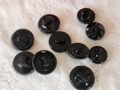 Lot 10 boutons anciens vintage  en verre noir  panaché 1,1 à 1,4 cm ref 6437