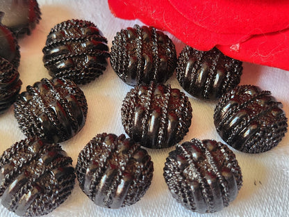 Lot 10 boutons vintage en résine marron pied 1,7 cm motif  ref 1655
