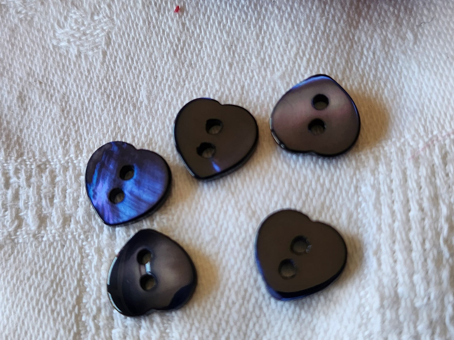 lot 5 mini boutons anciens en nacre forme de coeur bleu 1,1 cm ref 4906