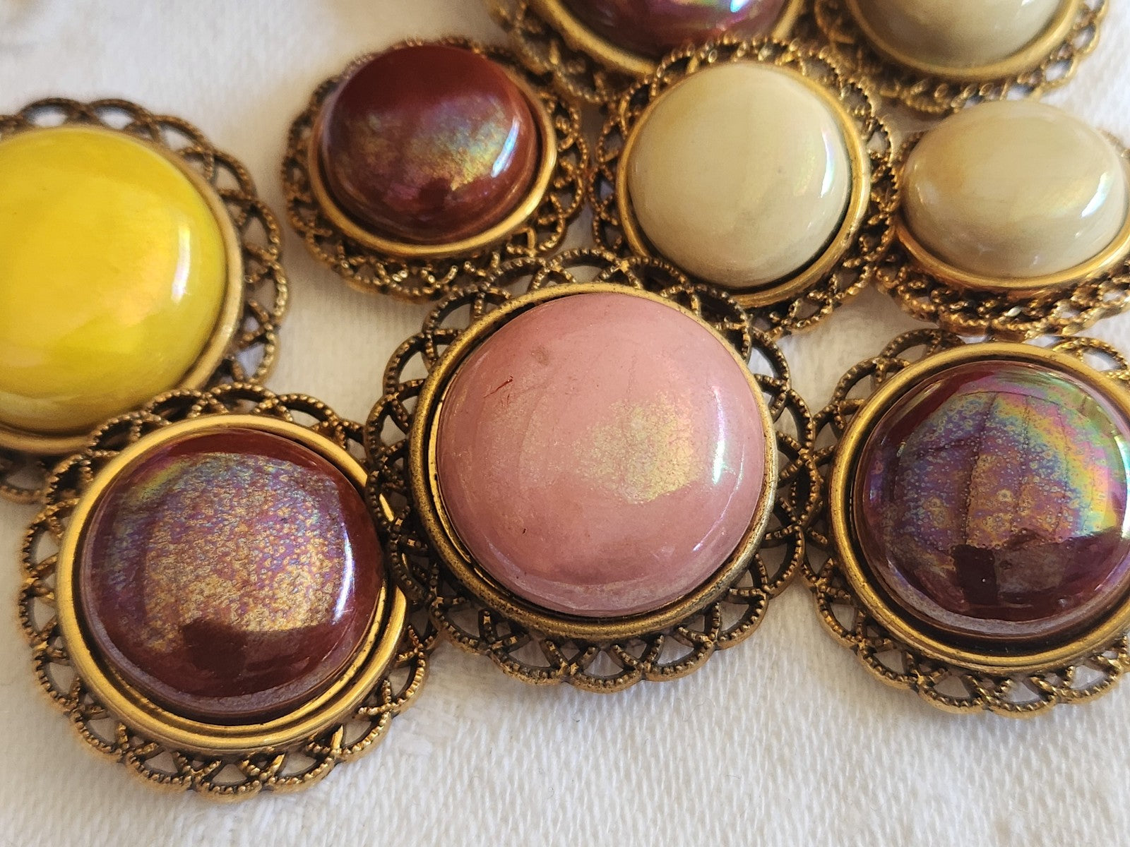 Lot 9 boutons vintage bordure dentelle panaché 1,8 sur 2,6 cm ref 1606