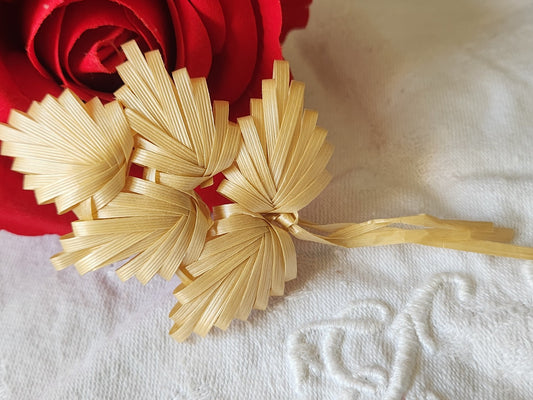 Ancien ornement chapeau creation modiste fleur rafia beige T0-13