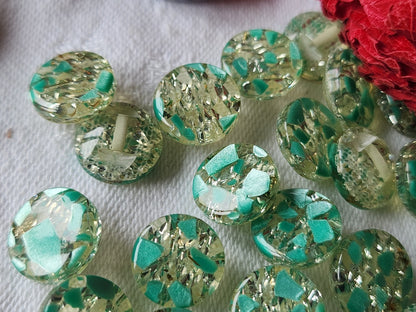 Lot 16 petits boutons vintage à pied paillette verte 1,1 cm ref 5823