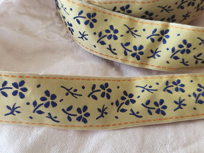Galon vintage tissé ancien jaune bleu fleur  2 métres 50 sur 2,6 cm A5