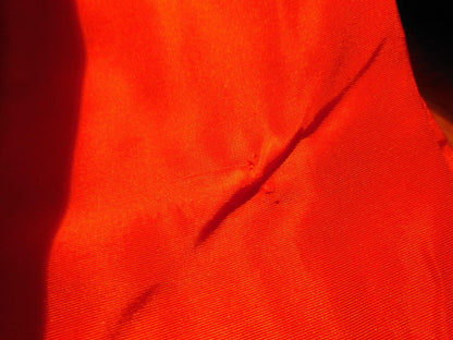 Enorme noeud ancien satiné rouge orangé   taille fesse 55 cm sur 63 cm B6