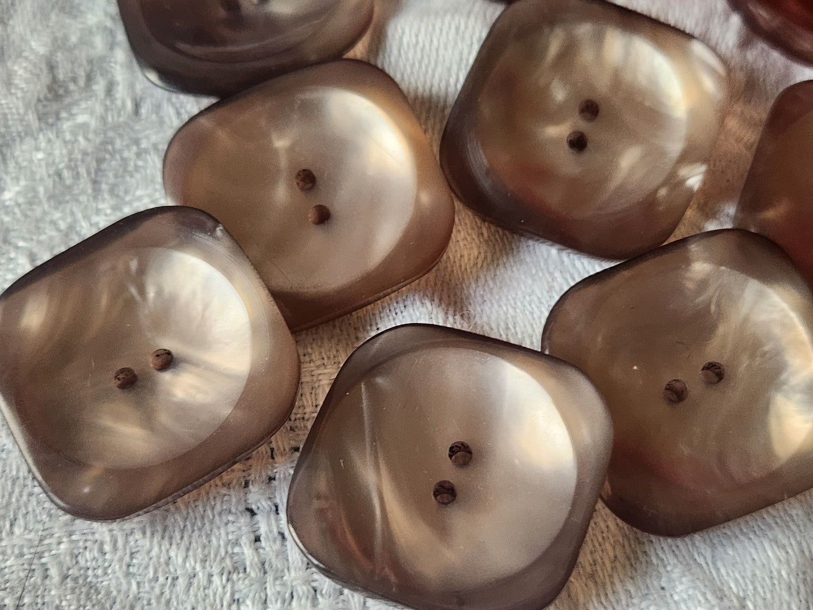 Lot 9  gros boutons vintage nacrés panaché 2,5 marron ref 5489