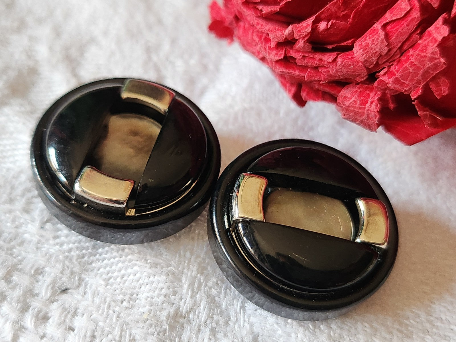 Duo boutons vintage coeur en nacre noir pied 2,1 cm ref  3036