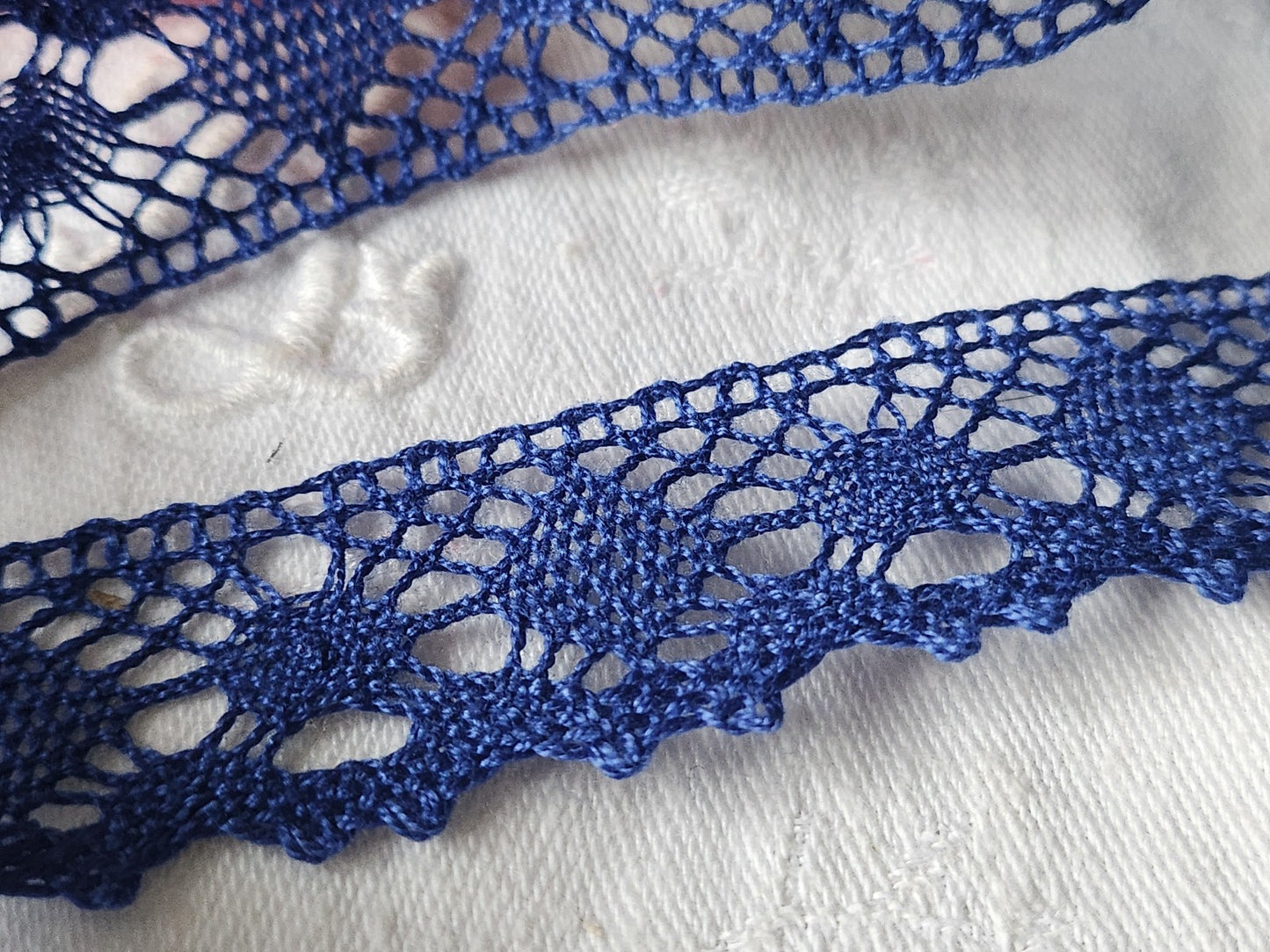 Dentelle vintage bleu  coton 3 métres sur 2,3 cm A6