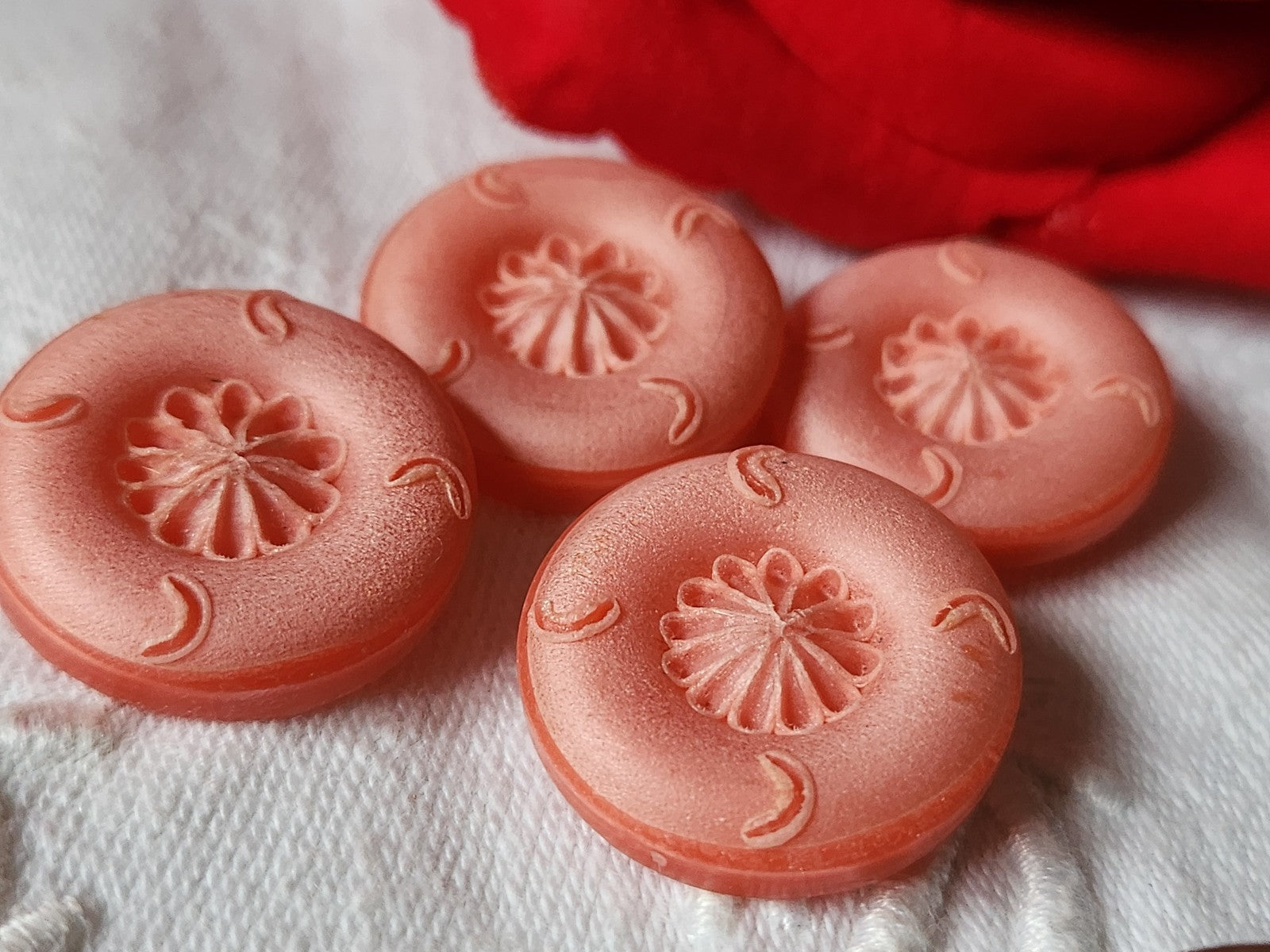 Lot 4 boutons vintage rose originaux 2,2 cm pied ref 2208
