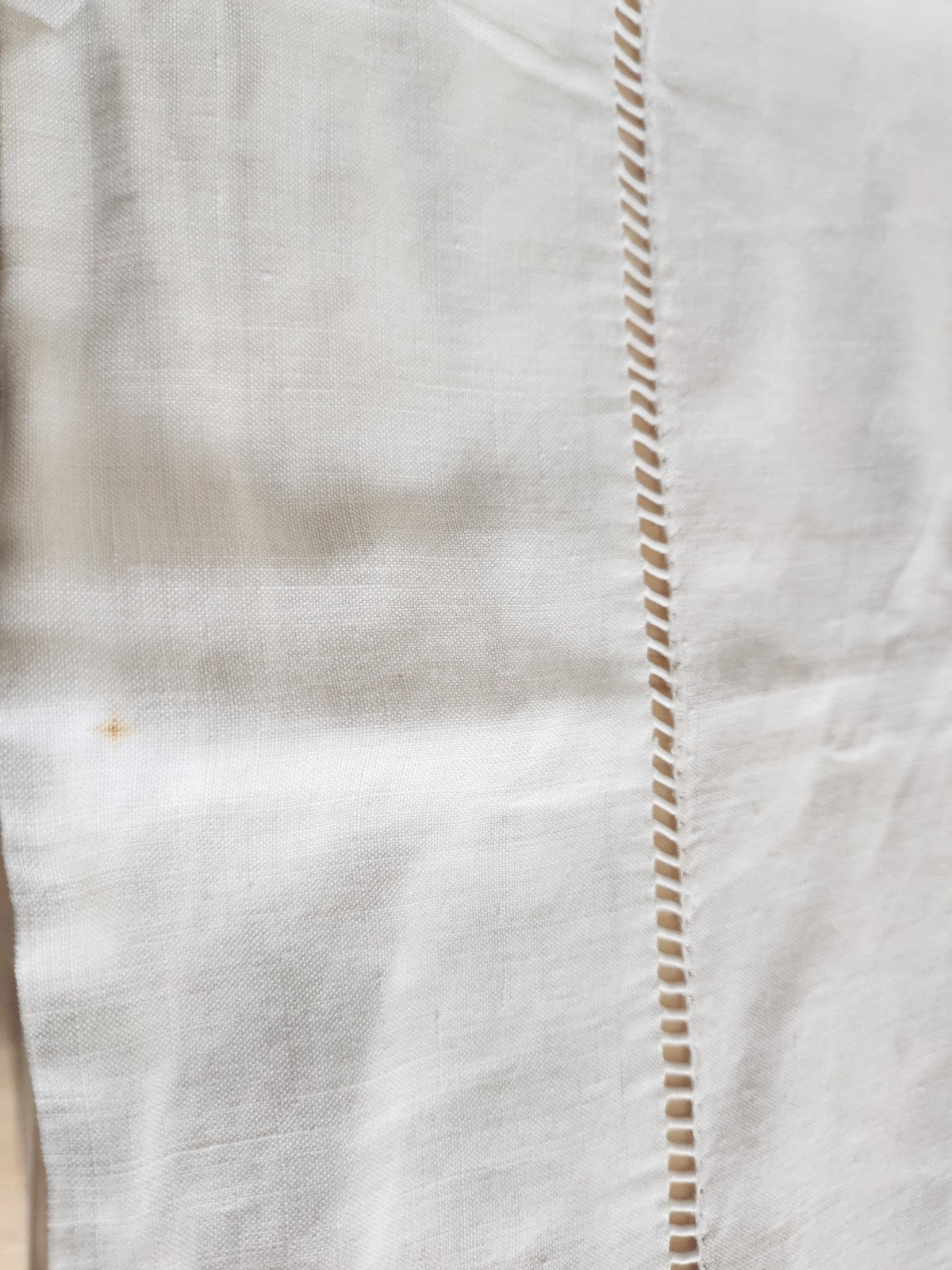 Ancien retour de drap blanc monogramme BB jour échelle découverte  B6