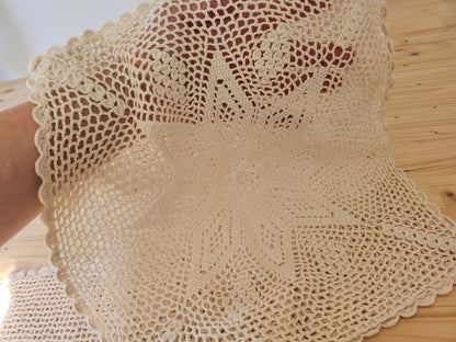 Lot deux anciennes taies d'oreillers main crème crochet superbes B6