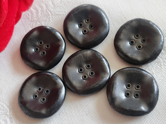 Lot 6  boutons anciens en cuir gris  à trous avec œillères 2,2 cm ref 6225