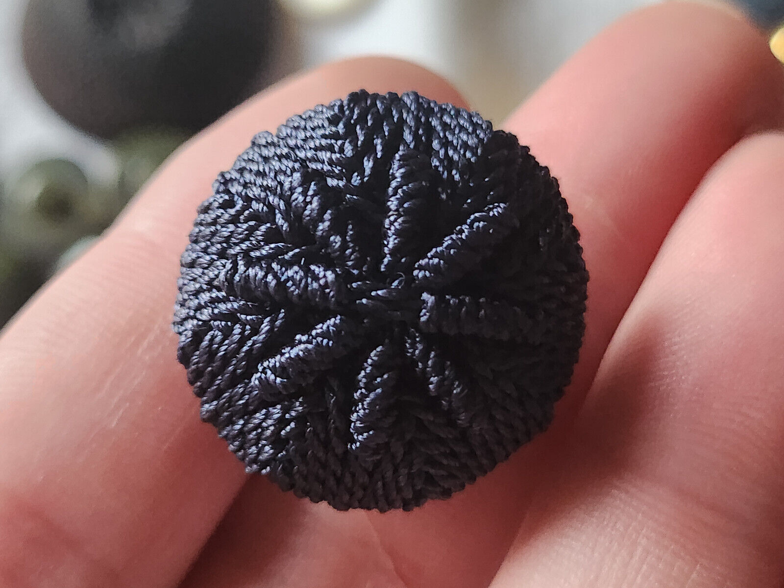 Ancien bouton en passementerie bleu fait main collection  2,5 sur 2,6 cm D3C