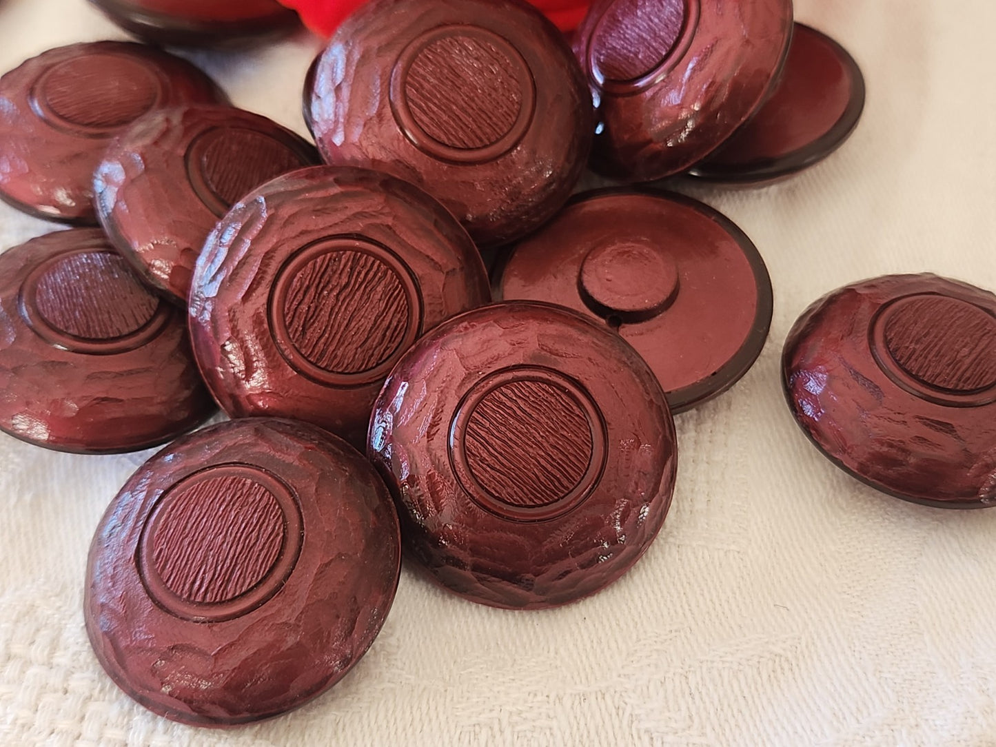 Lot 6 gros boutons vintage lie de vin lumineux rouge 3 cm pied ref 6082 **