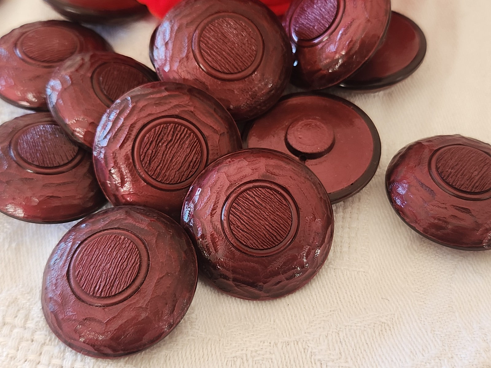 Lot 6 gros boutons vintage lie de vin lumineux rouge 3 cm pied ref 6082 **