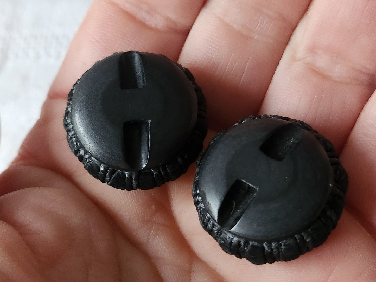 Duo boutons vintage en  passementerie noir vintage résine 2,5  cm D6J