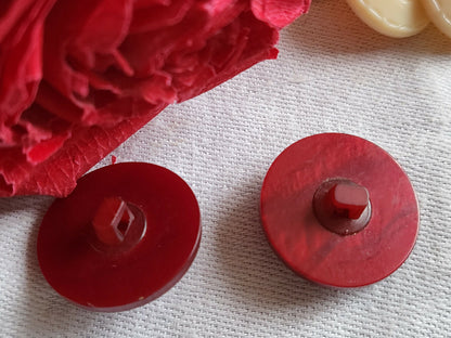 Duo boutons anciens vintage Rouge foncé   à pied  2,1  cm G18F