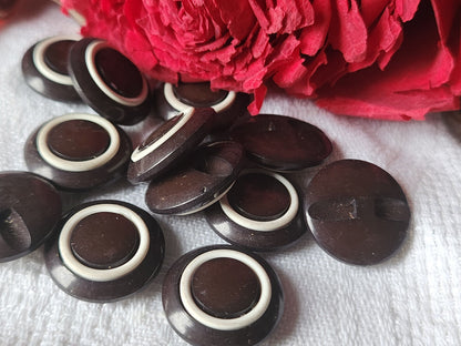 Lot 10 boutons vintage marron blanc a pied diamètre  1,7 cm ref 1084