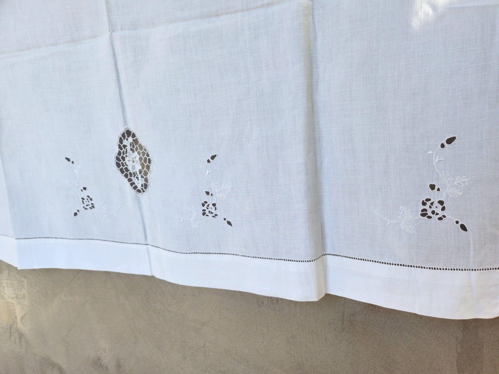 Ancien petit drap broderie incrustation ideal petit rideau enfant  B6