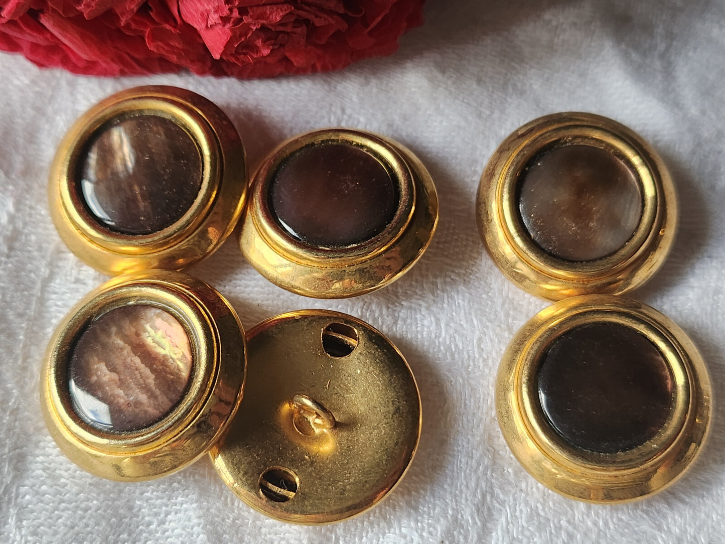 Lot 6 boutons ancien en nacre marron à pied métal doré 2,3 cm ref 1588