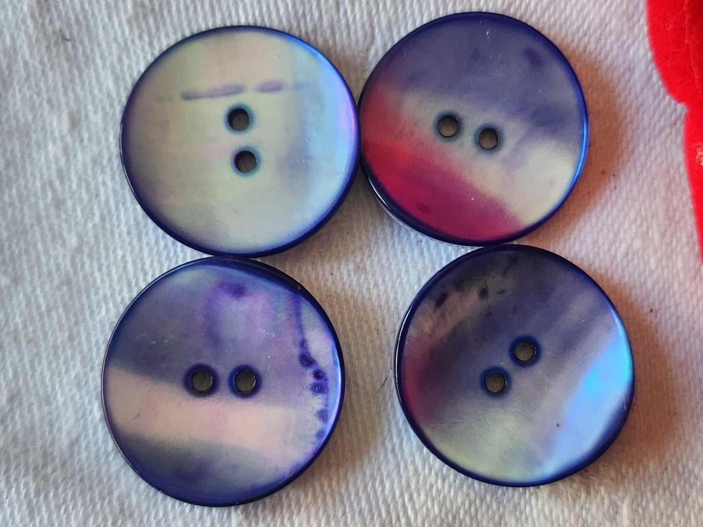Lot 4  boutons vintage en nacre bleu 2,2 cm ref 749