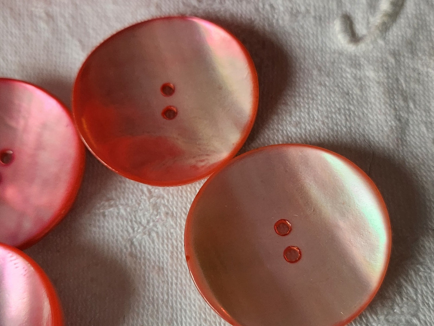 Lot 4 gros bouton vintage en nacre rose flashy incurvé 3,2 cm ref 1232