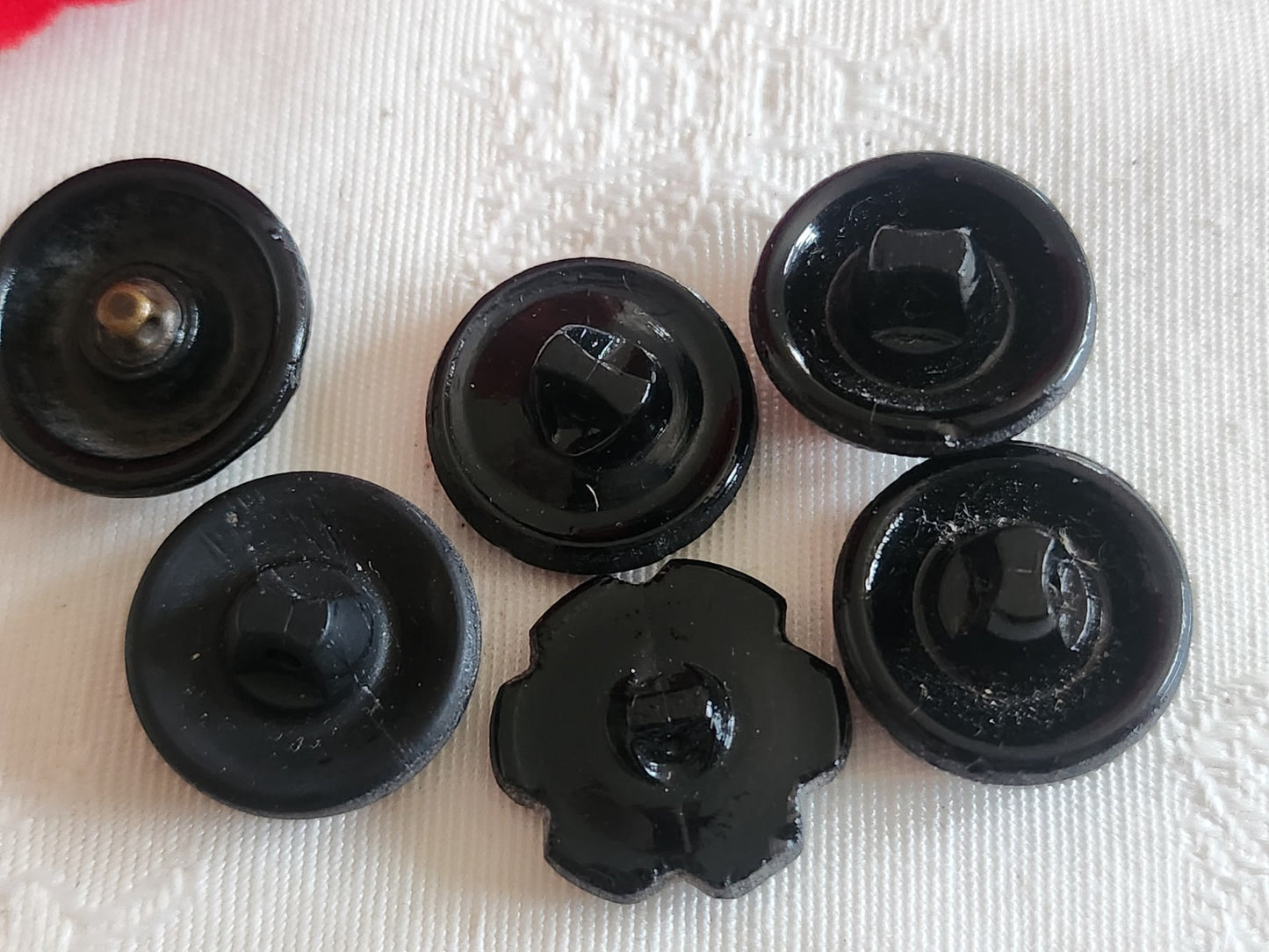 Lot 6 boutons anciens vintage  en verre noir  panaché 1,7/ 1,8 cm ref 6241