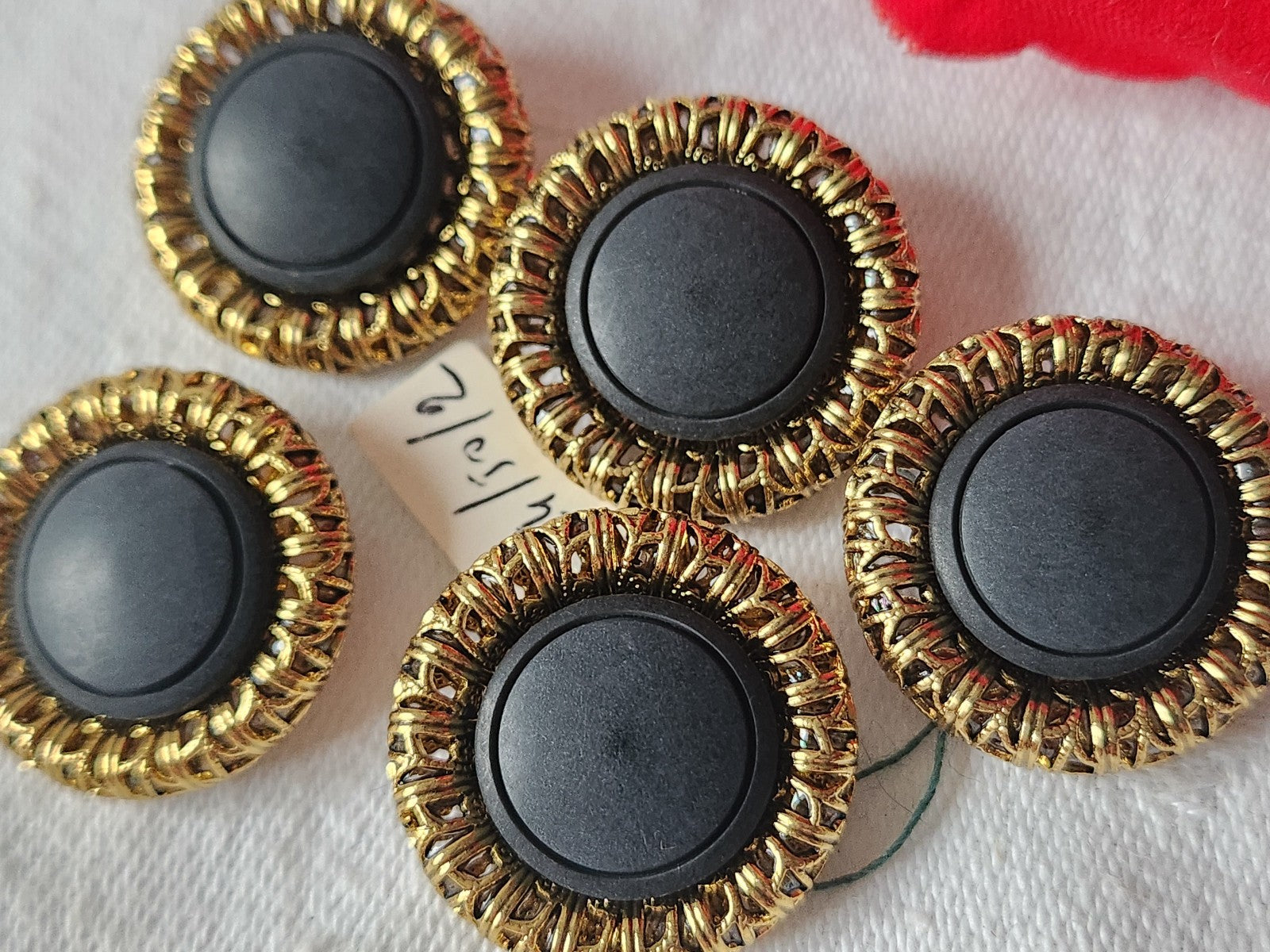 Lot 5 boutons en métal dentelle coeur mat vintage pied 2,2 cm ref 1647