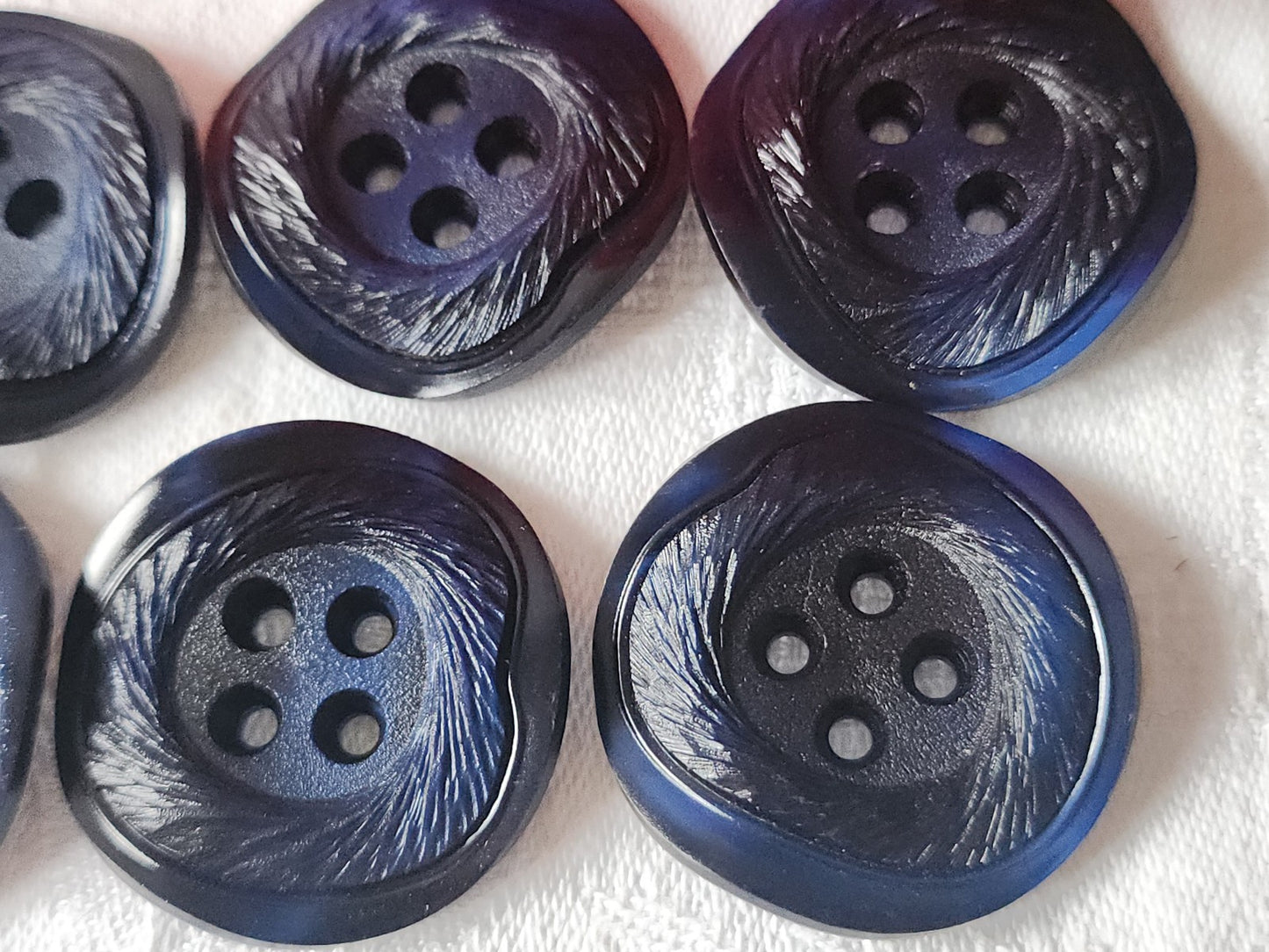 Lot 6 gros boutons anciens bleu texturé courbé vintage diamètre 3,3 cm  ref 1475