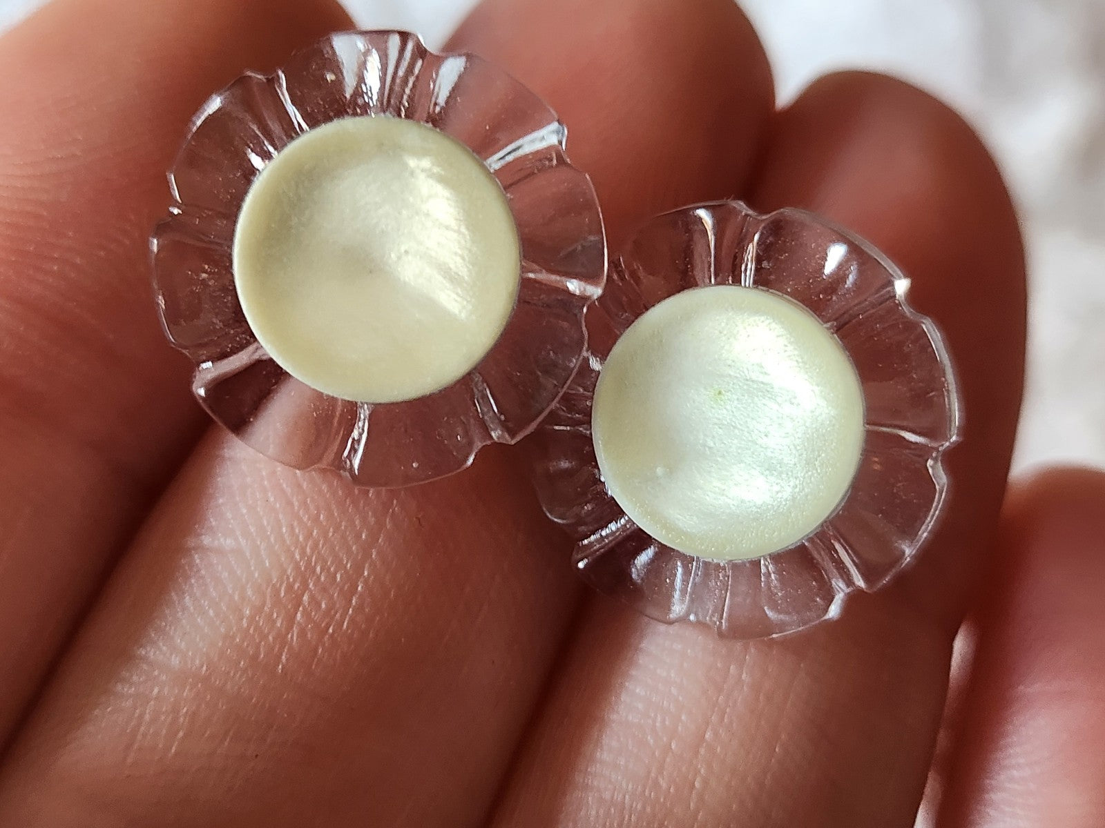 Lot 10 boutons vintage effet fleur coeur nacré pied 1,8 cm acrylique ref 2906