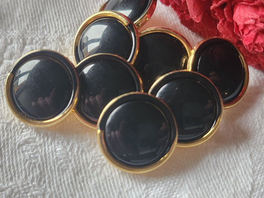 Lot 8 boutons vintage  noir doré acrylique pied 1,8 cm ref 2572