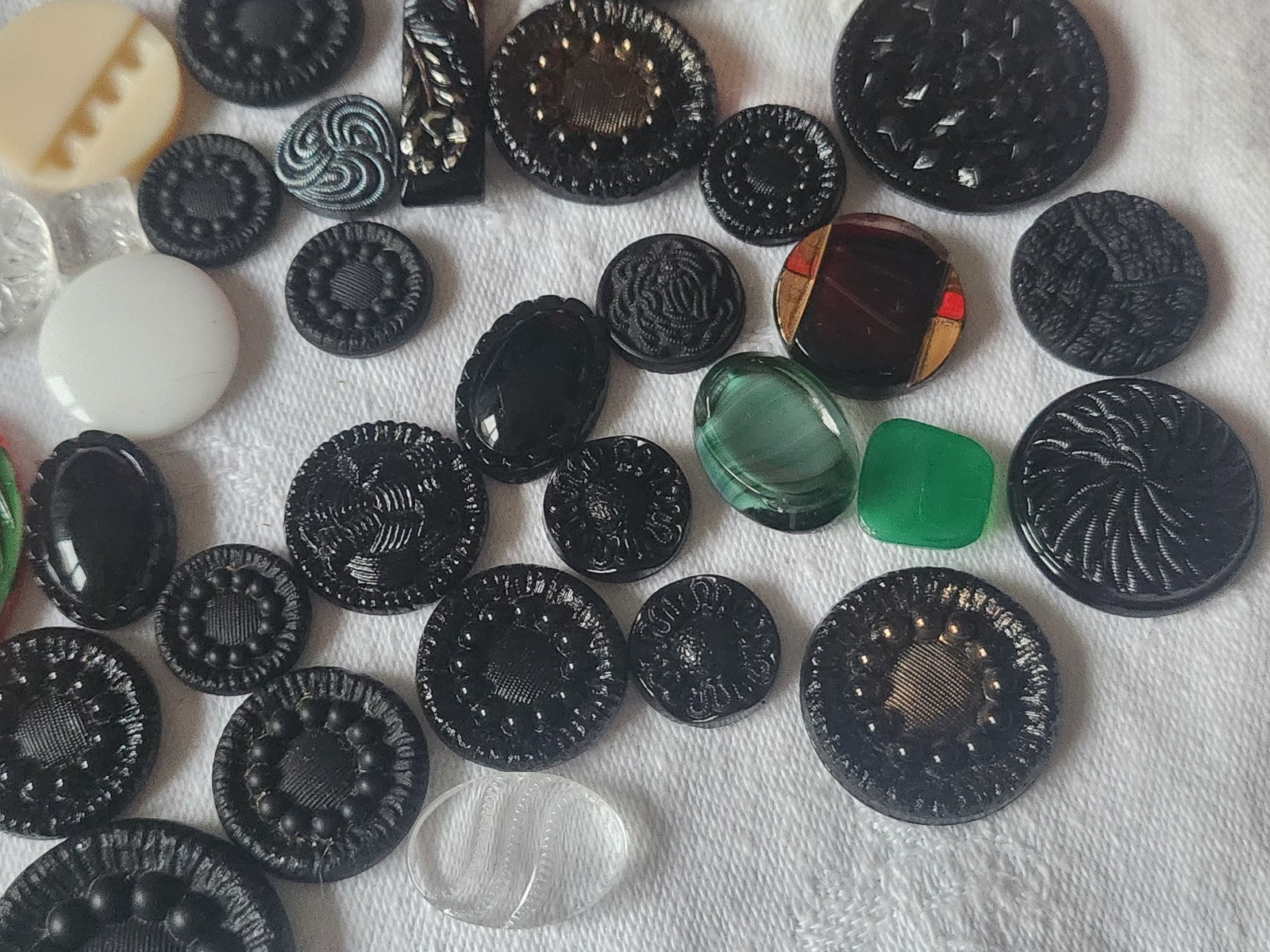 Lot 50 cabochons anciens en verre vintage panaché N°3   T2