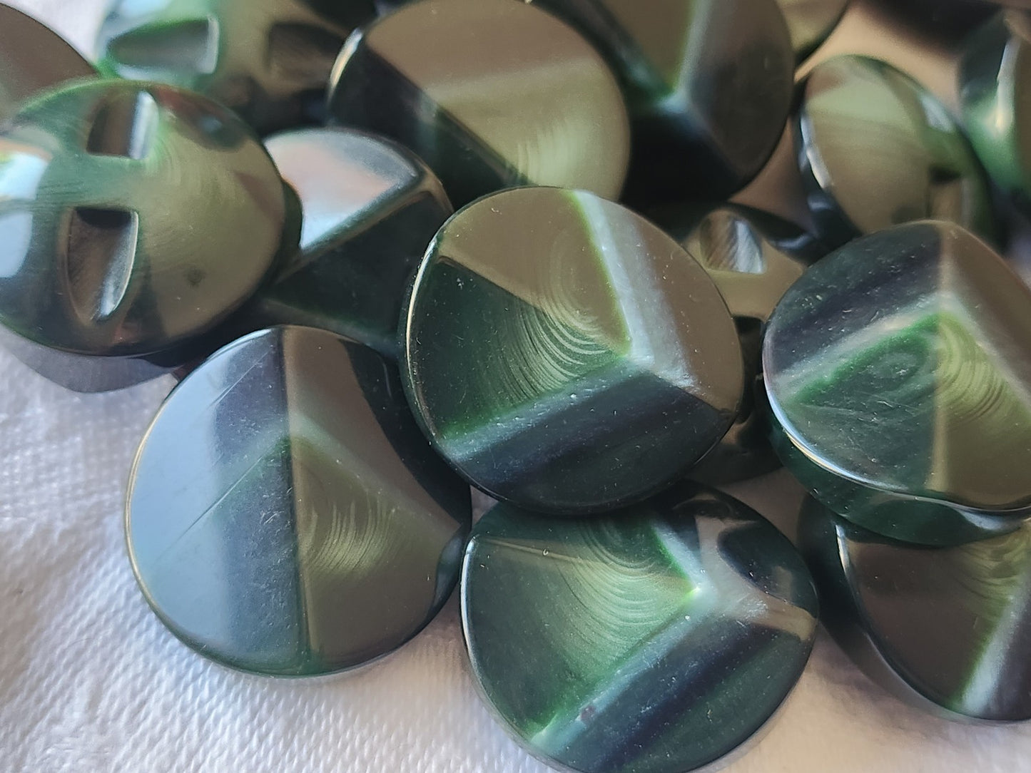 Lot 6 boutons vintage à pied vert liseré nacré pied 2,2 cm ref 5033