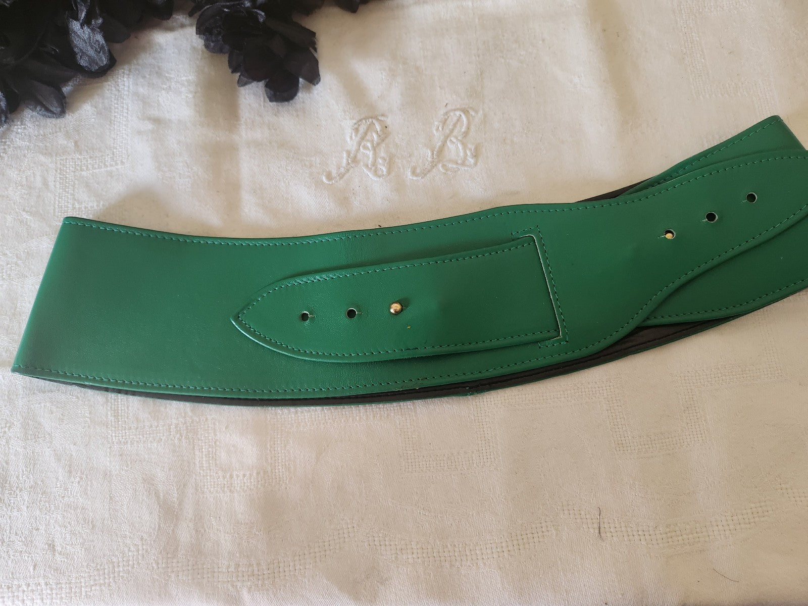 Ceinture ancienne vintage large verte jolie 72 cm à 76 cm A4