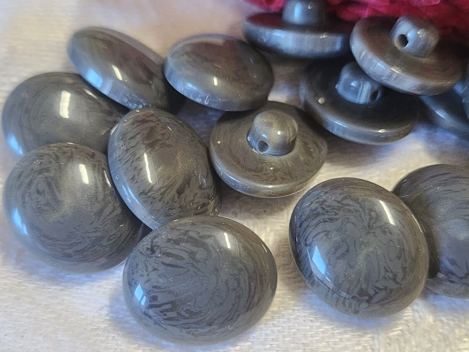 Lot 18 boutons vintage gris coeur moucheté ovale pied 1,2 sur 1,5 cm ref 0031