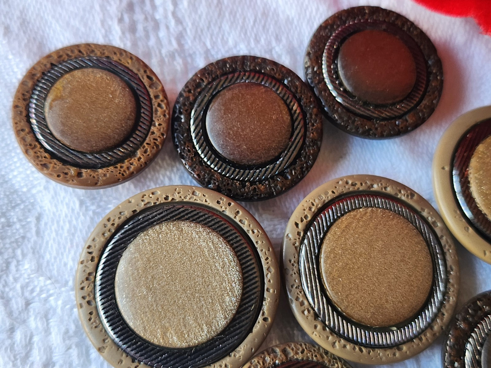 Lot 8 boutons vintage panaché mm modéle pied 2 à 2,5 cm ref 3904