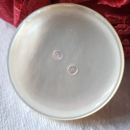 Gros bouton ancien en nacre blanc laiteux superbe épais 3,3 cm G8K