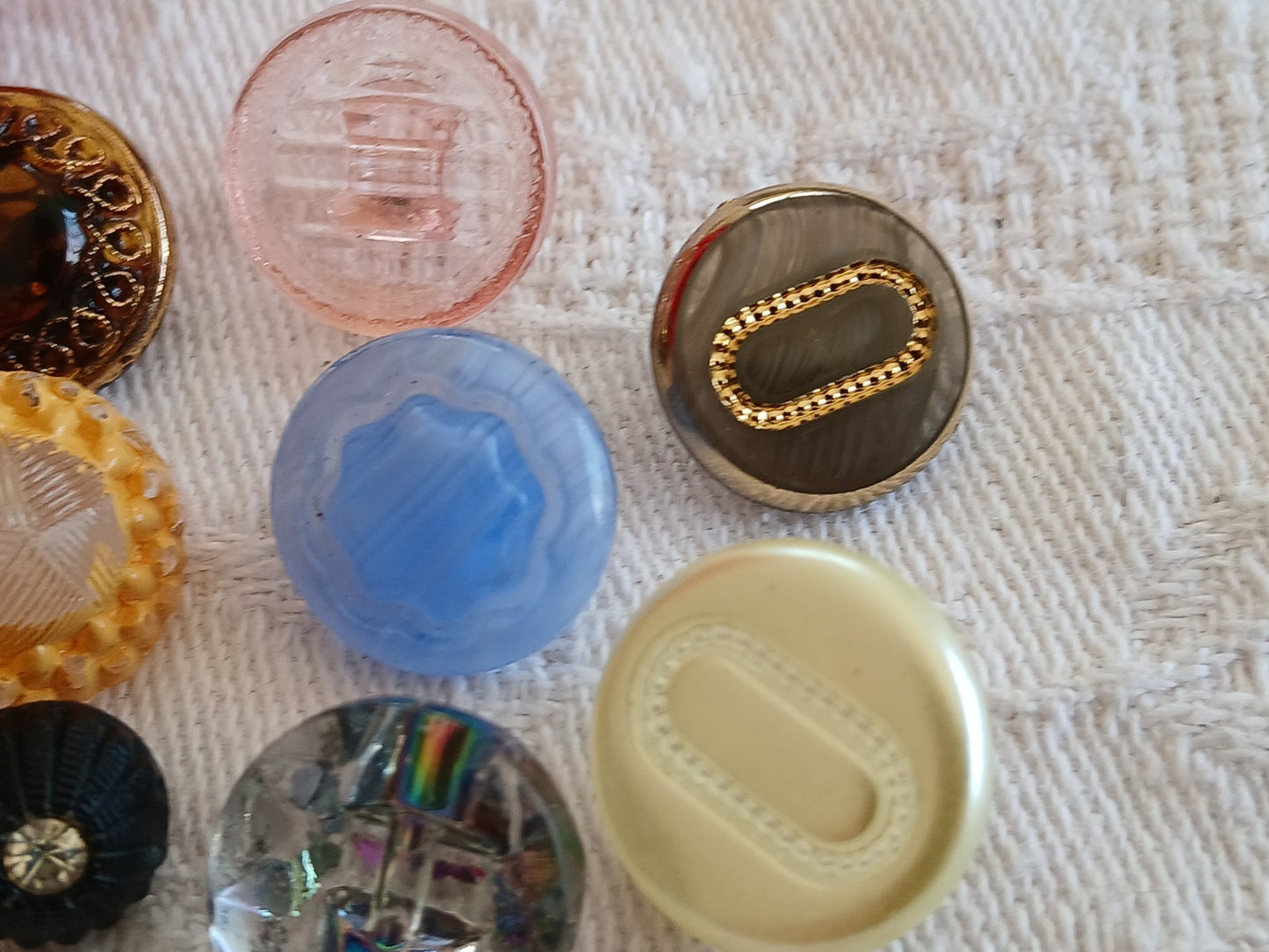 Lot 10 boutons anciens en verre multicolore  panaché 0,8  à 1,5 cm ref 6466