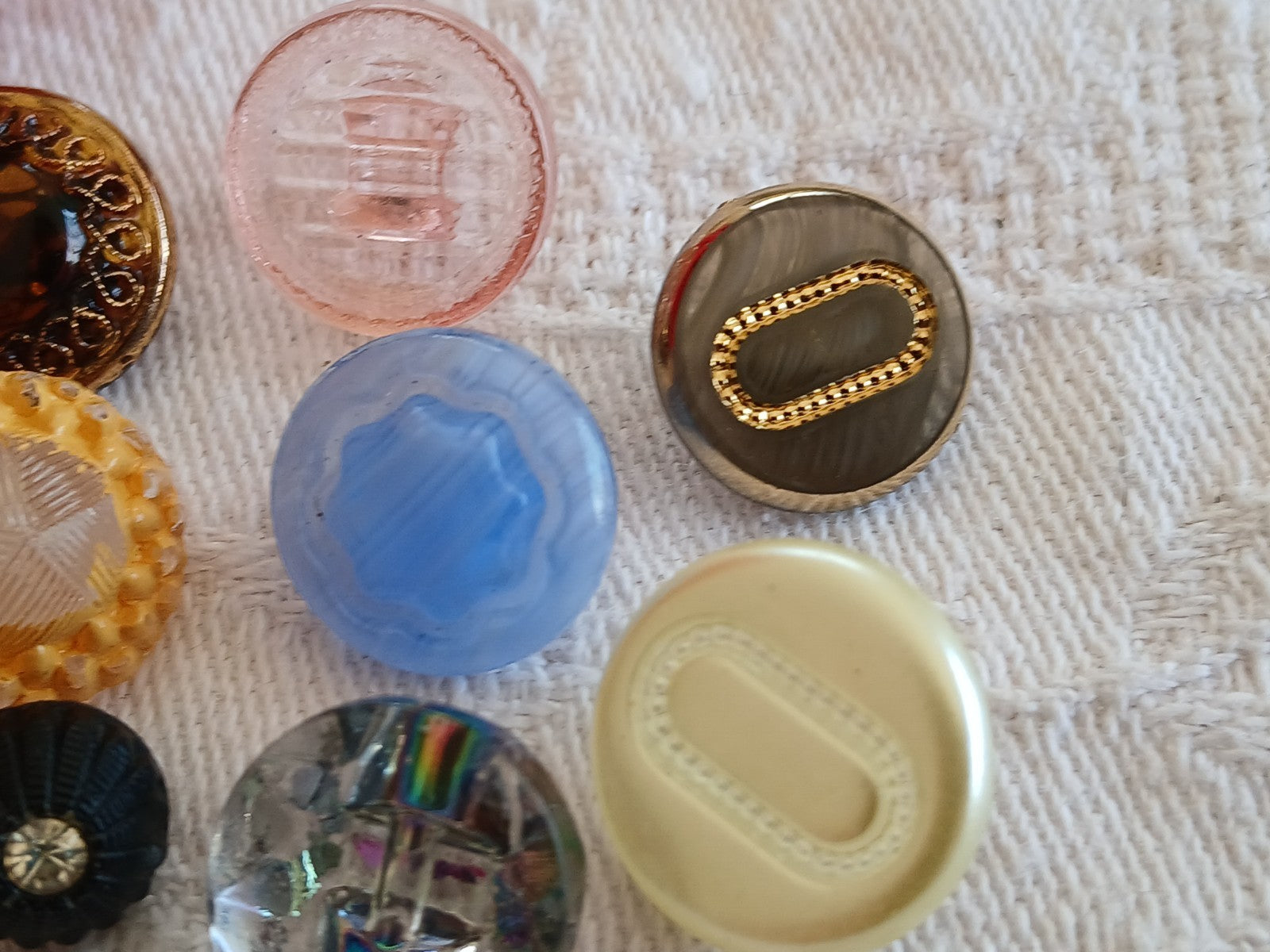 Lot 10 boutons anciens en verre multicolore  panaché 0,8  à 1,5 cm ref 6466