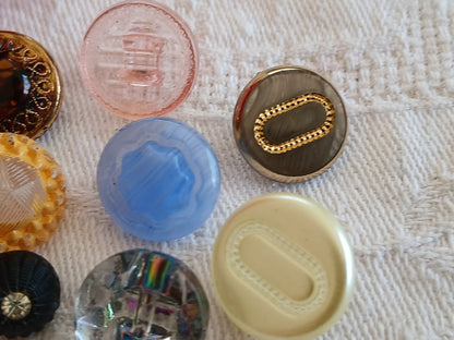 Lot 10 boutons anciens en verre multicolore  panaché 0,8  à 1,5 cm ref 6466
