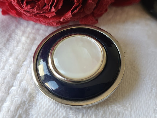 Gros bouton ancien en metal bleu coeur en nacre 2,4 cm G14G