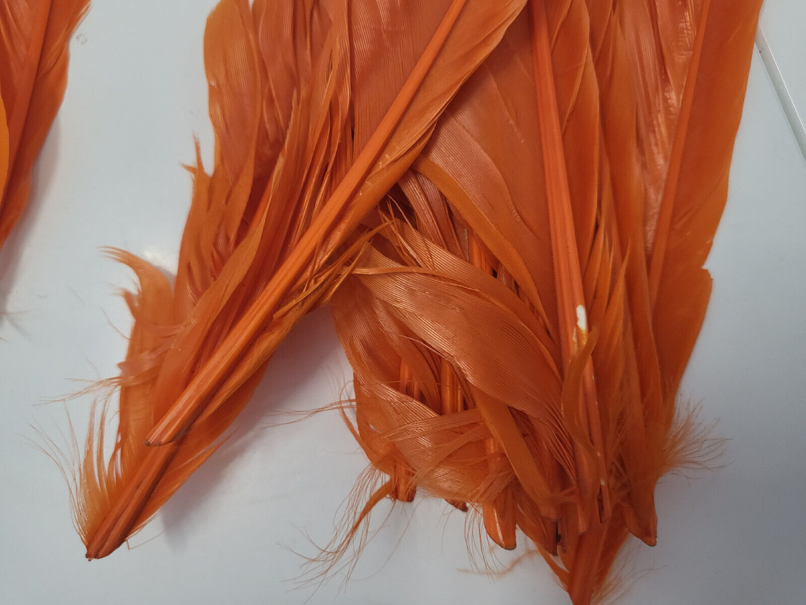 Lot d environ 80 plumes vintage violet orange chapeau modiste   N°17 B6