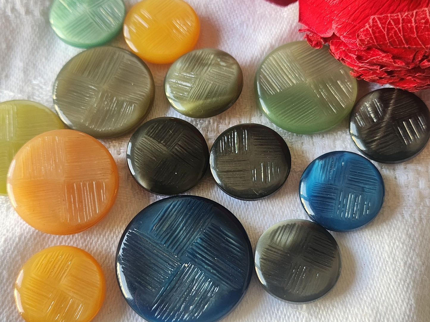 Lot 14 boutons vintage panaché mm modéle pied 1,7 à 2,6 cm ref 3746