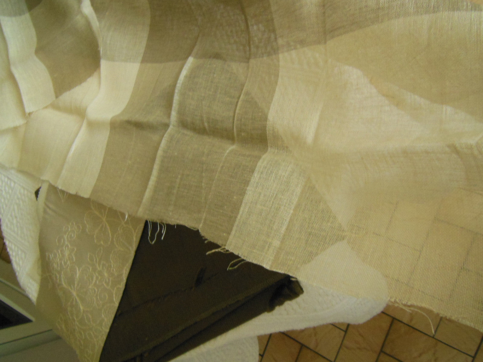 Coupon tissu moderne marron crème blanc trame 1 m 10 sur 1 m 47 B6