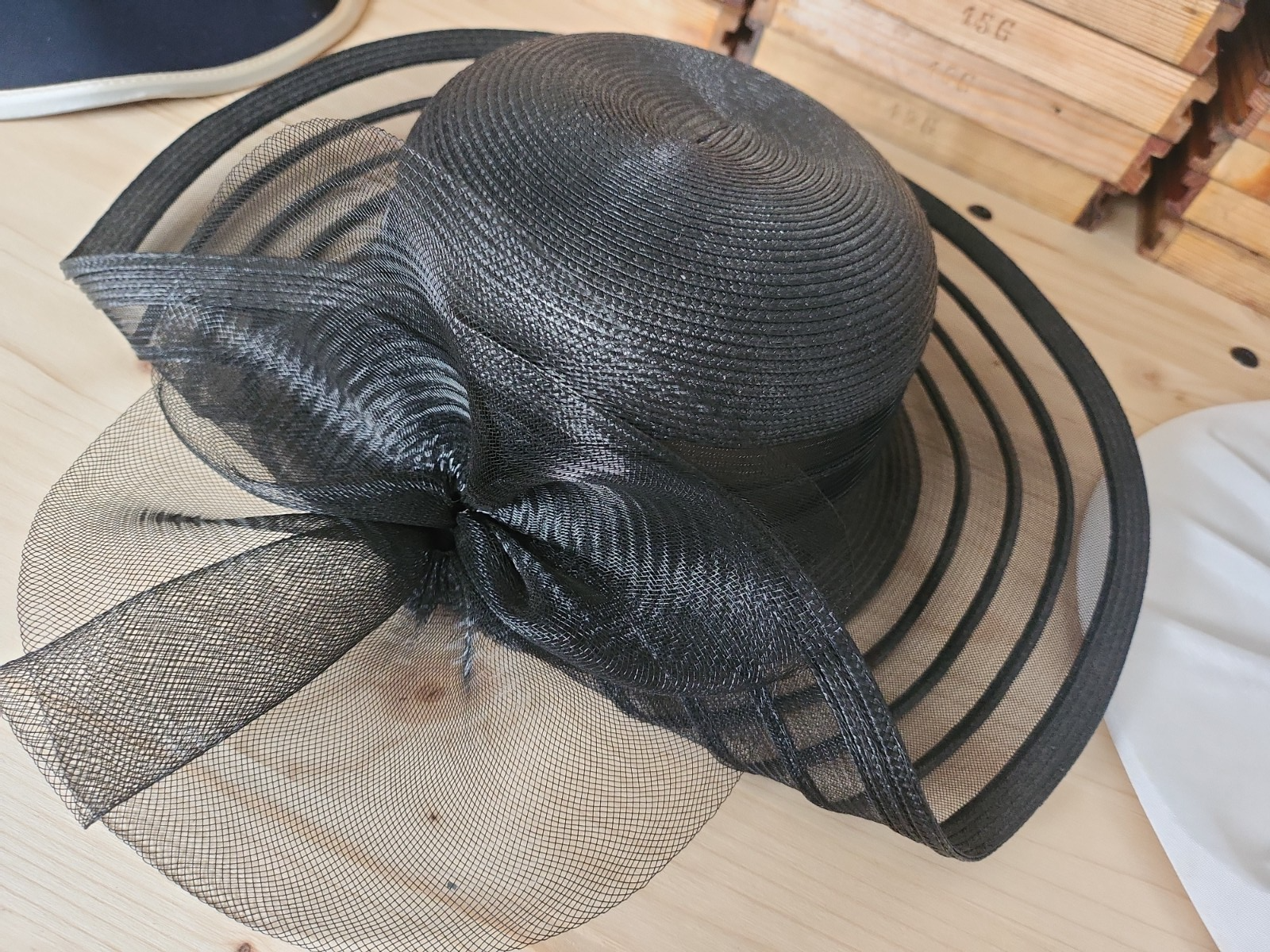 Lot 12 chapeaux de cérémonies année 1990/2000 voir description annonce