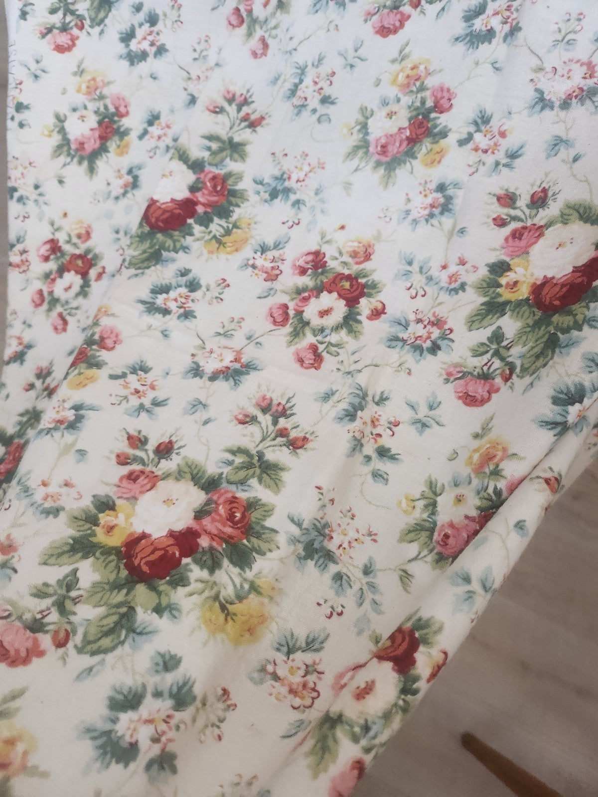 Ancien coupon de tissu fleuri dumas fabrication francaise 119 sur 77 cm B5