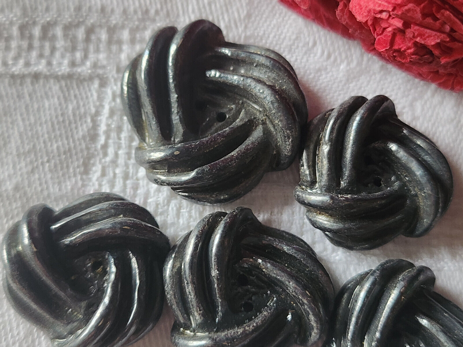 Lot 5 boutons vintage en resine gris  2,2 cm (4) et 2,7 cm (1) ref 2618