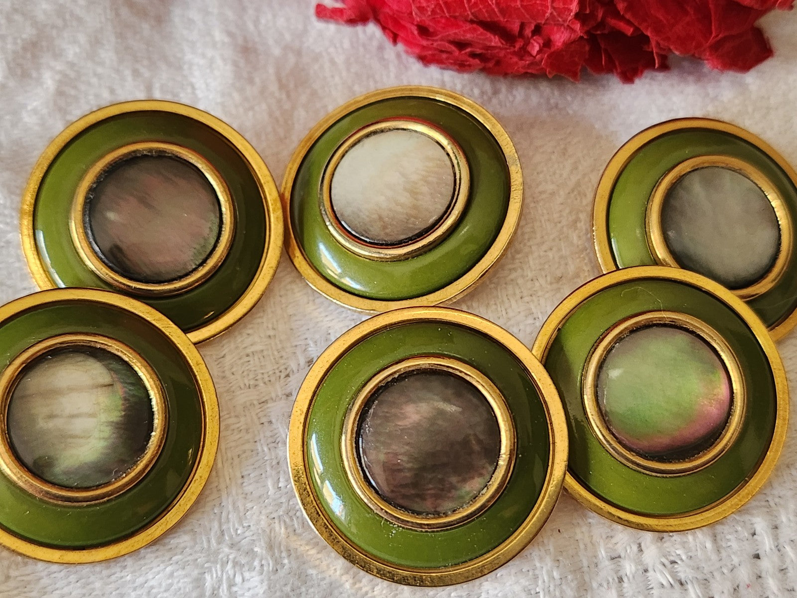 Lot 6 boutons anciens en metal coeur en nacre vert 2,4 cm ref 3359