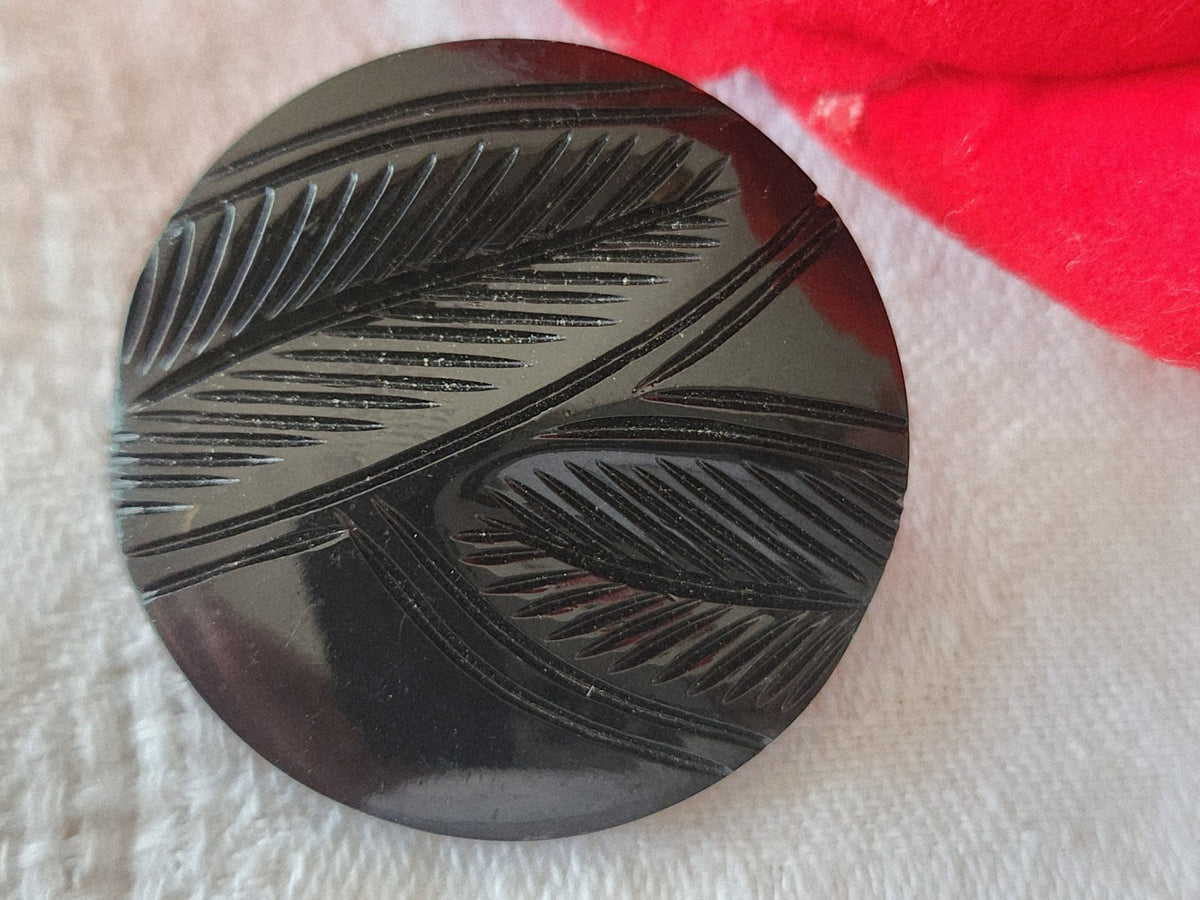 Collection bouton ancien noir motif feuillage relief 3,3 cm G3B