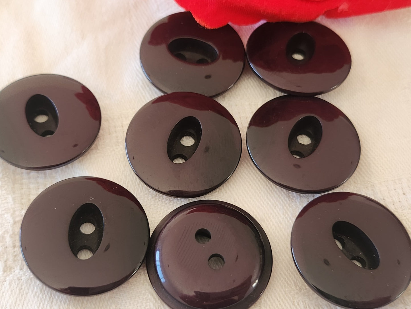 Lot 6 gros boutons vintage violet très foncé à trous 2,5 cm ref 6069