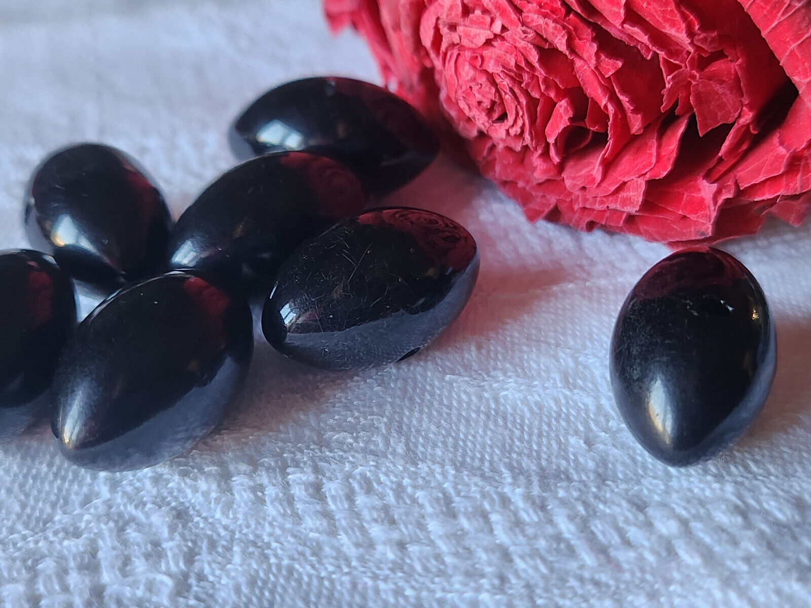 Lot 7 boutons vintage noir navette bombé  1,7 sur 2,2 cm ref 2892